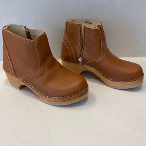 Hanna Andersson clog booties